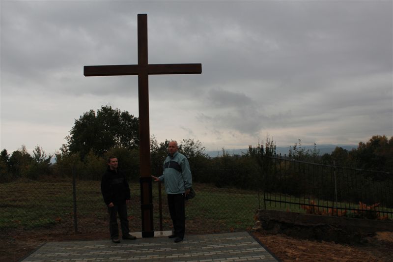 krzyz cmentarz 075